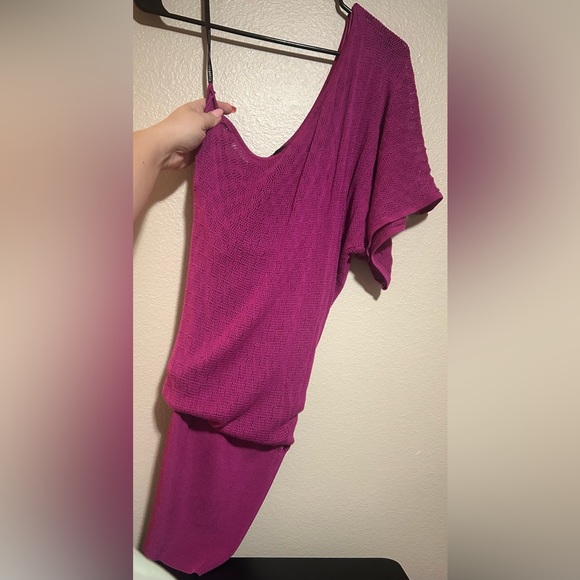 Used Bebe one arm fuschia pink blouse- size l - Picture 4 of 16